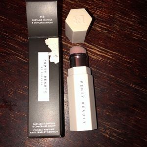 fenty beauty portable contour & concealer brush 150